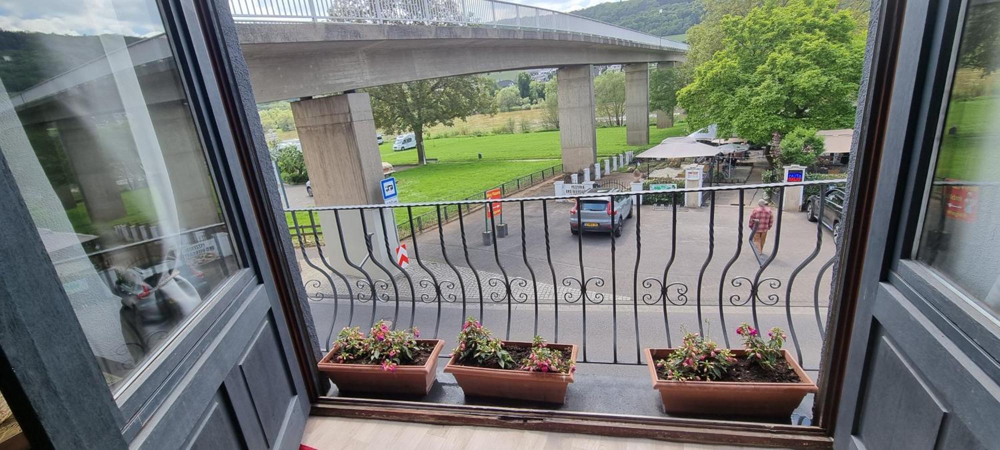 Moselblick Apartment Kinheim ภายนอก รูปภาพ